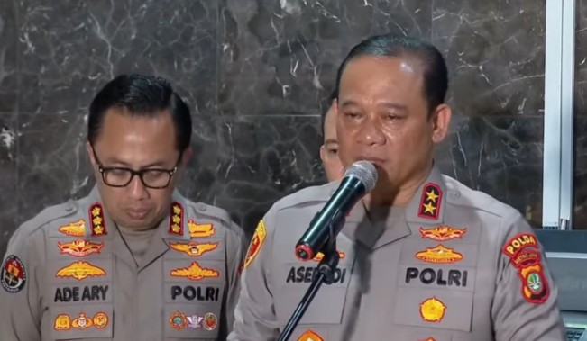 Kapolda Metro Jaya Asep Edi Suheri saat temui keluarga Affan Kurniawan di RSCM, Kamis (28/8/2025). (Tangkapan layar YouTube TV One)